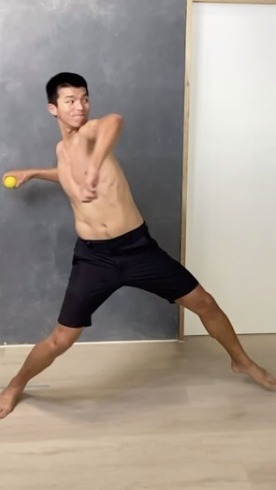棒球選手，站、跑、投的動作變化 訓練後體態