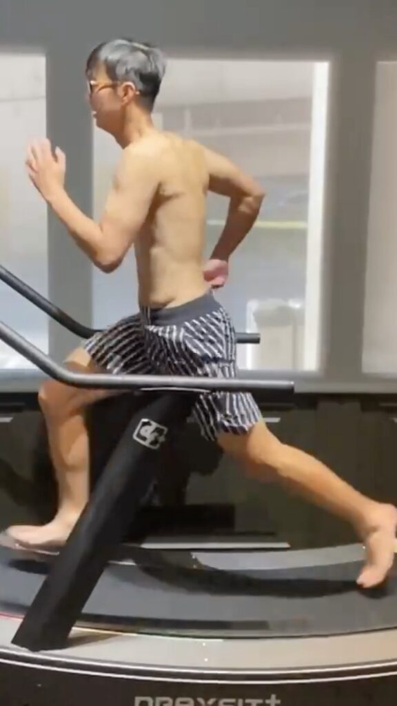 網球教練 Kevin，跑步動作的變化 訓練前體態