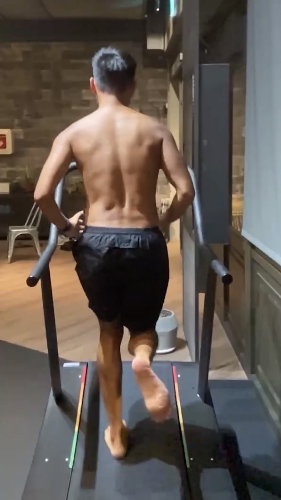 開始衝浪的工程師，跑步動作的變化 訓練前體態